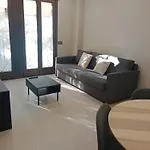 Apartment Living Libreros